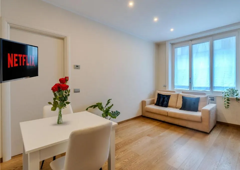 Duomo 15 Min Walk - Luxury Flat, Netflix And Wi-Fi Apartment Milan 0*,