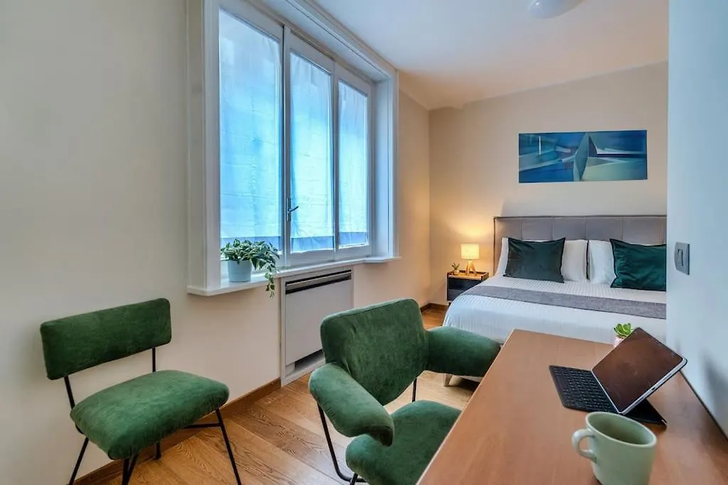 Duomo 15 Min Walk - Luxury Flat, Netflix And Wi-Fi Apartment Milan 0*,  Italy