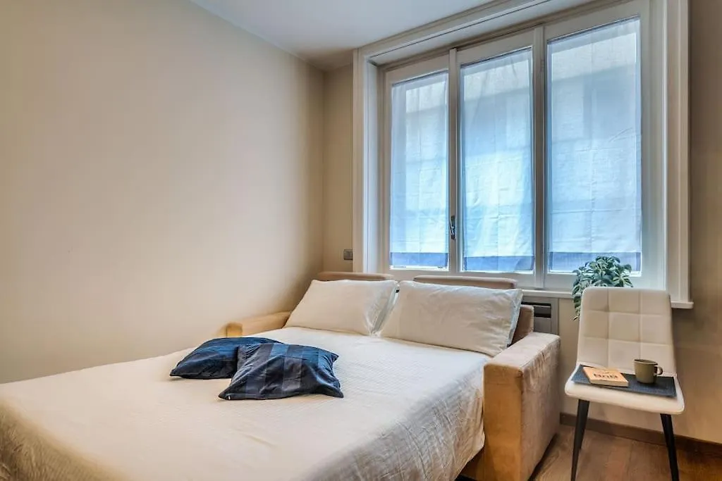 Duomo 15 Min Walk - Luxury Flat, Netflix And Wi-Fi Apartment Milan