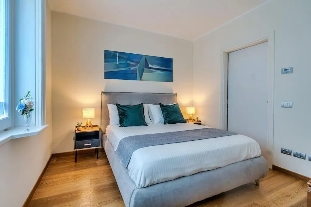 Duomo 15 Min Walk - Luxury Flat, Netflix And Wi-Fi Apartment Milan