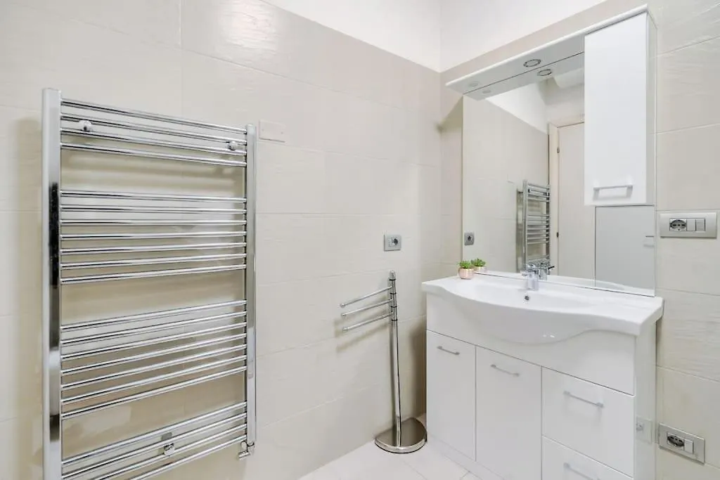Duomo 15 Min Walk - Luxury Flat, Netflix And Wi-Fi Apartment Milan Italy