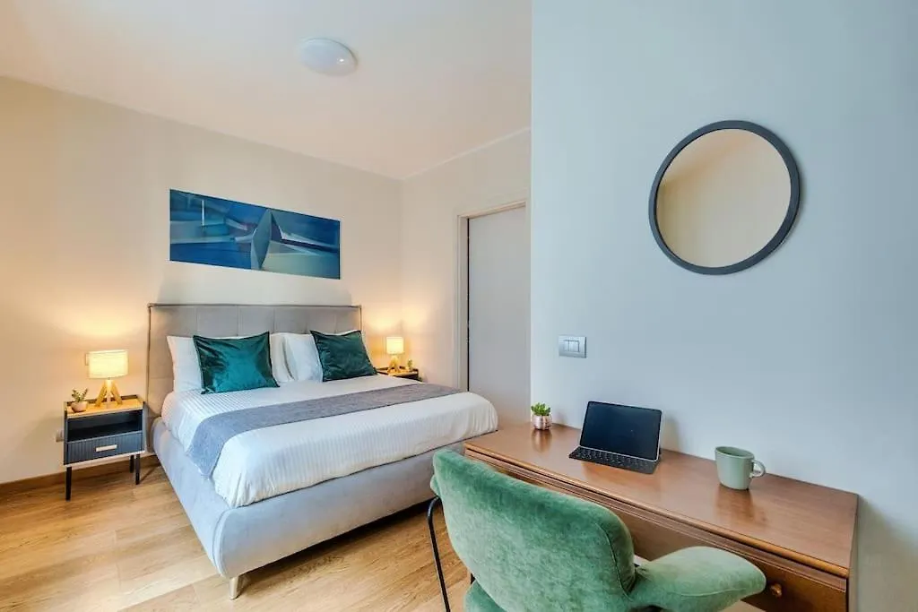 Duomo 15 Min Walk - Luxury Flat, Netflix And Wi-Fi Apartment Milan