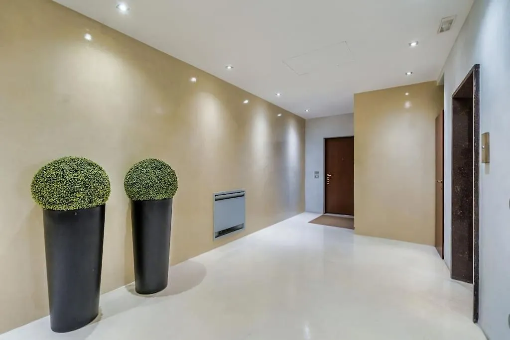 ミラノDuomo 15 Min Walk - Luxury Flat, Netflix And Wi-Fiアパートメント アパート ミラノ