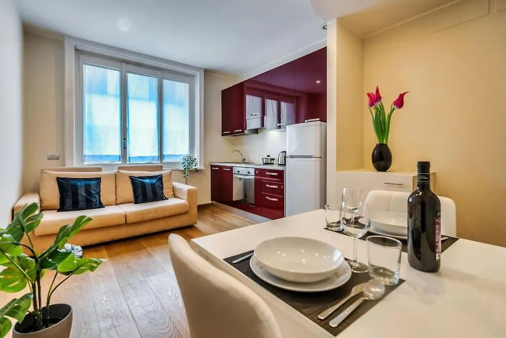 ミラノDuomo 15 Min Walk - Luxury Flat, Netflix And Wi-Fiアパートメント 0*, ミラノ イタリア